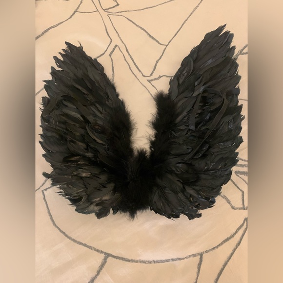 Black wearable wings and halo set with adjustable straps - Picture 3 of 5
